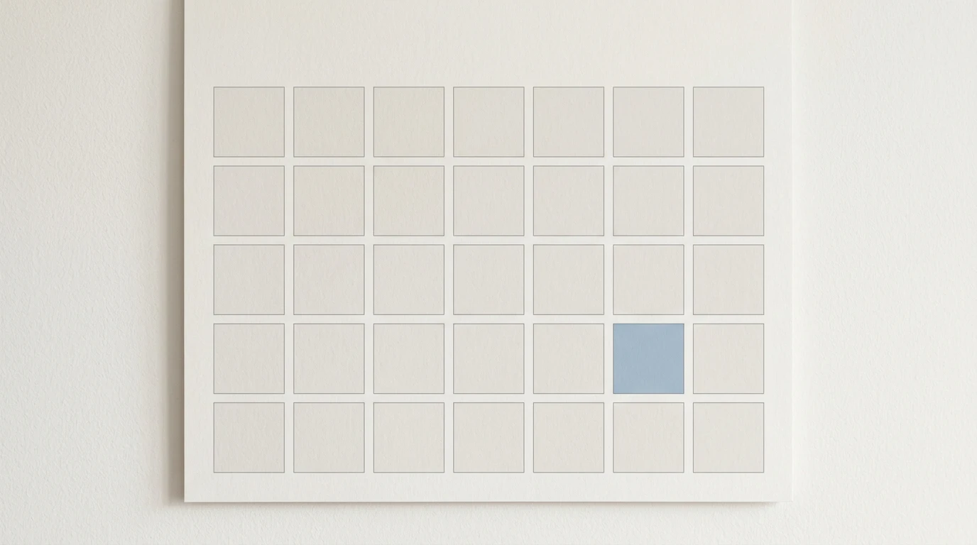 Abstrakter Kalender mit hervorgehobenem Stichtag nach Ablauf einer Frist